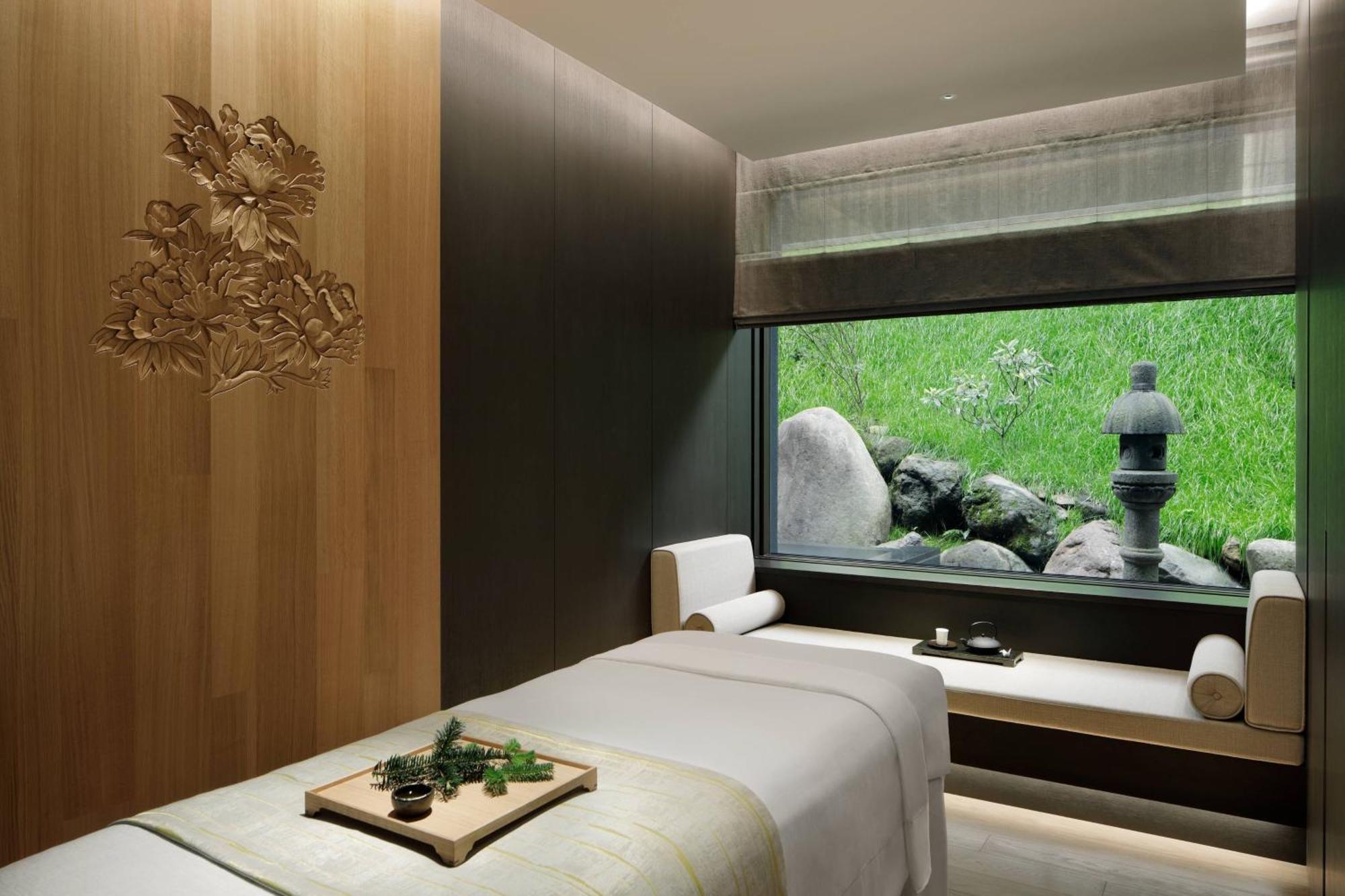 The Ritz-carlton,