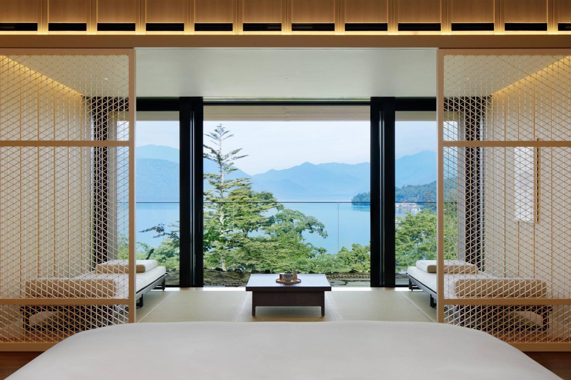 The Ritz-carlton,